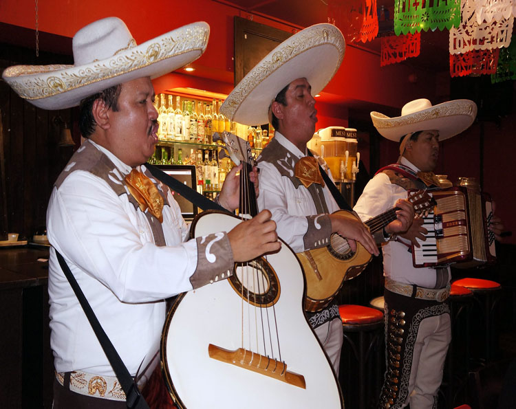 Mexicanos organizan en Bruselas concierto por víctimas de sismo