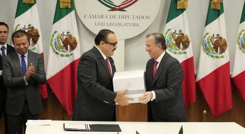 Entrega Meade el Paquete Económico 2018 al Congreso