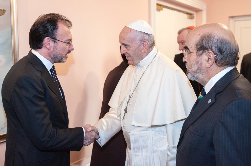 El Papa Francisco sigue orando por México: Luis Videgaray