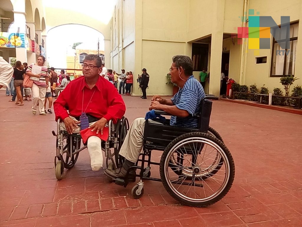 Ayuntamiento de Coatzacoalcos entrega credenciales a personas con alguna discapacidad
