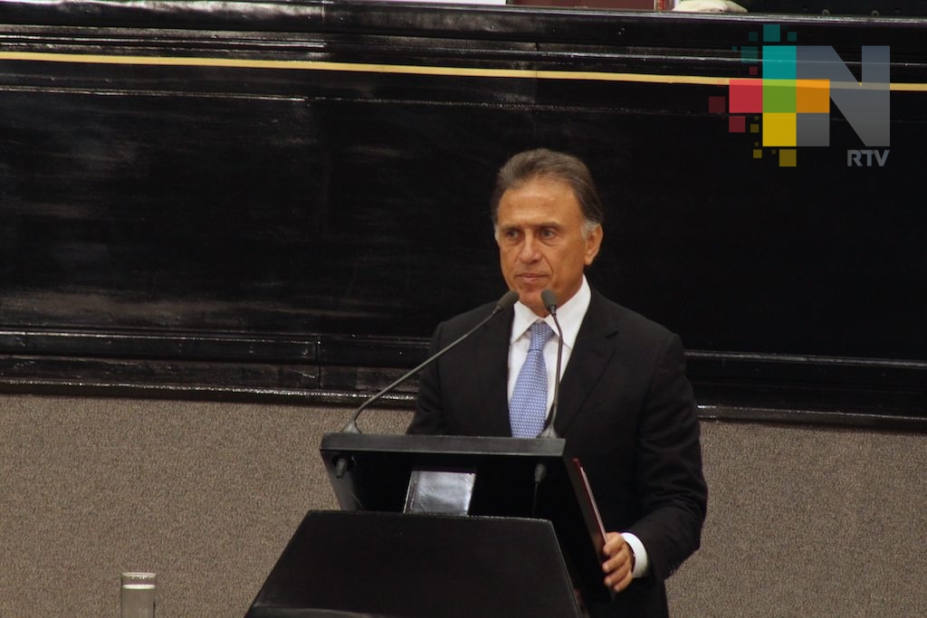 Gobernador Yunes compareció ante el Congreso del Estado