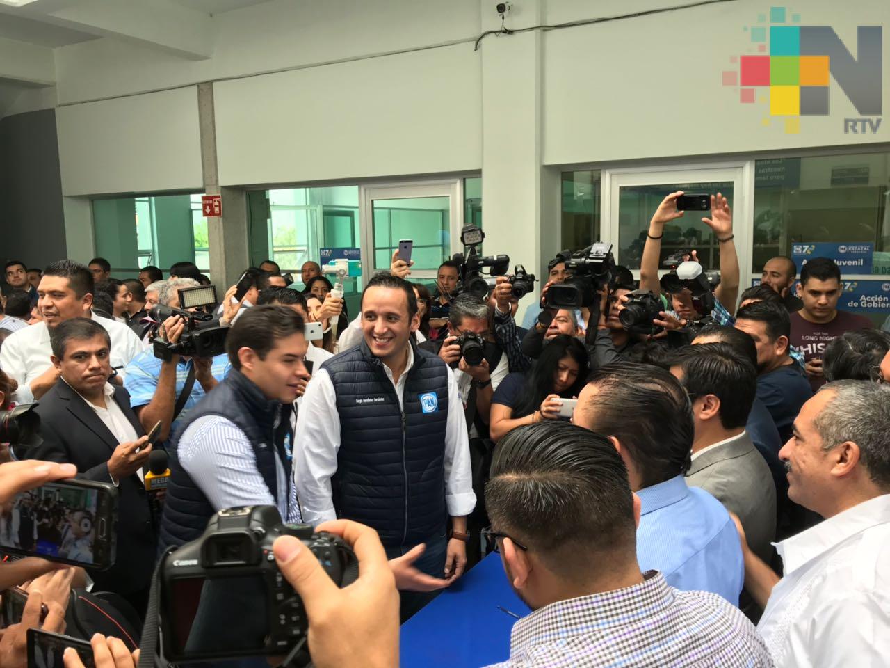 Sergio Hernández se registra como precandicato a diputado local