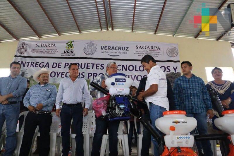 Entregan paquetes tecnológicos a productores de caña de la Cuenca del Papaloapan