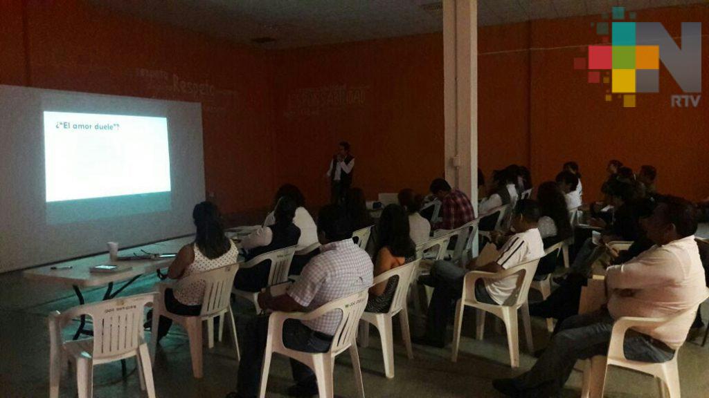 Capacitan a personal del DIF para la protección a los adolescentes