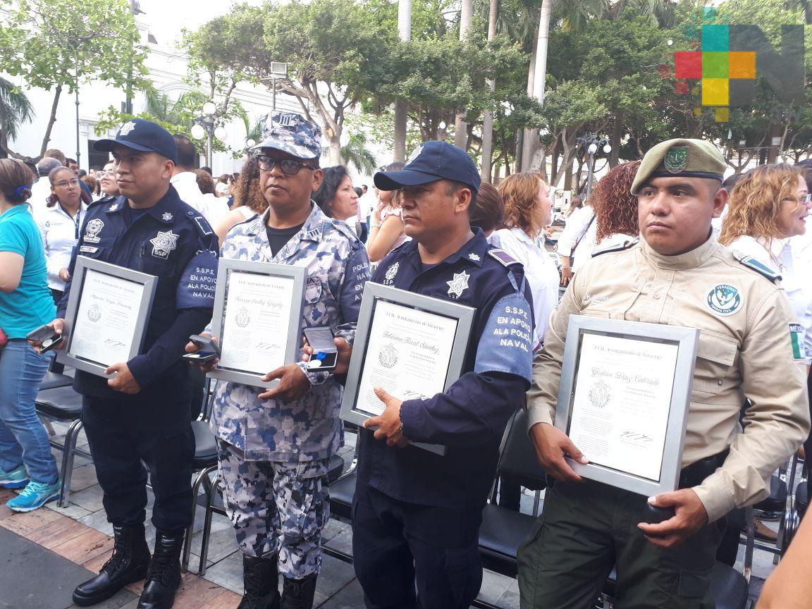 Reconocen a policías municipales y estatales veracruzanos