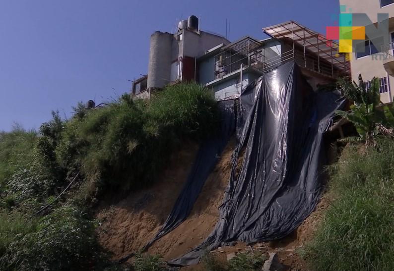 En Xalapa, vecinos piden muro de contención para evitar deslaves en casas de colonia Represa del Carmen