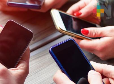 Más de la mitad de las parejas discute por uso excesivo del celular