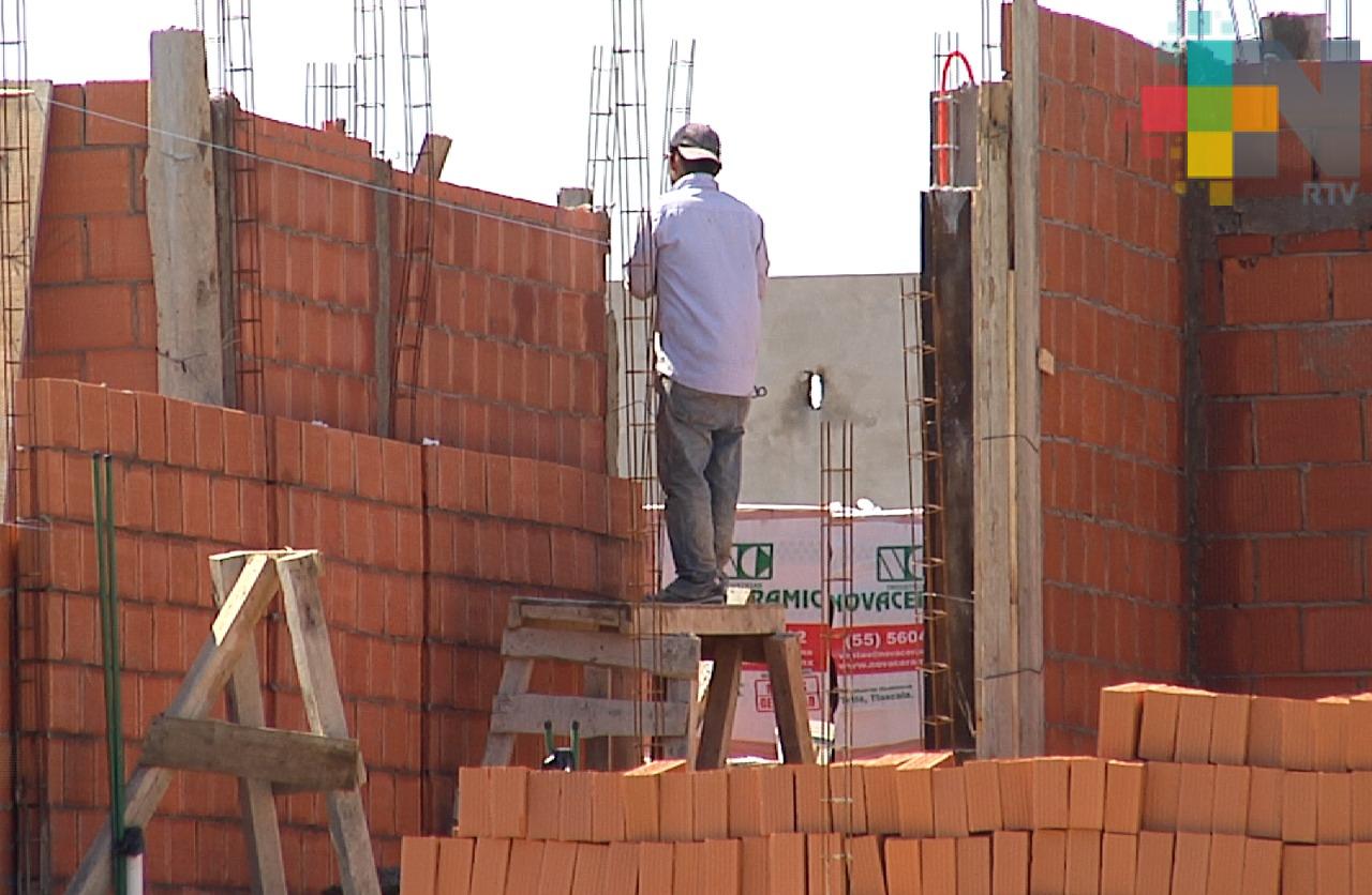 UNAM profesionalizará y certificará a albañiles para interpretar planos