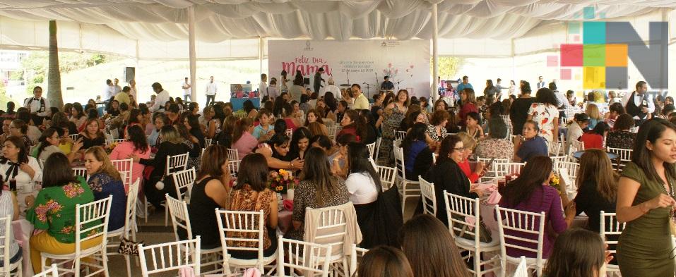 Reconoce Fiscal General labor y entrega de madres veracruzanas