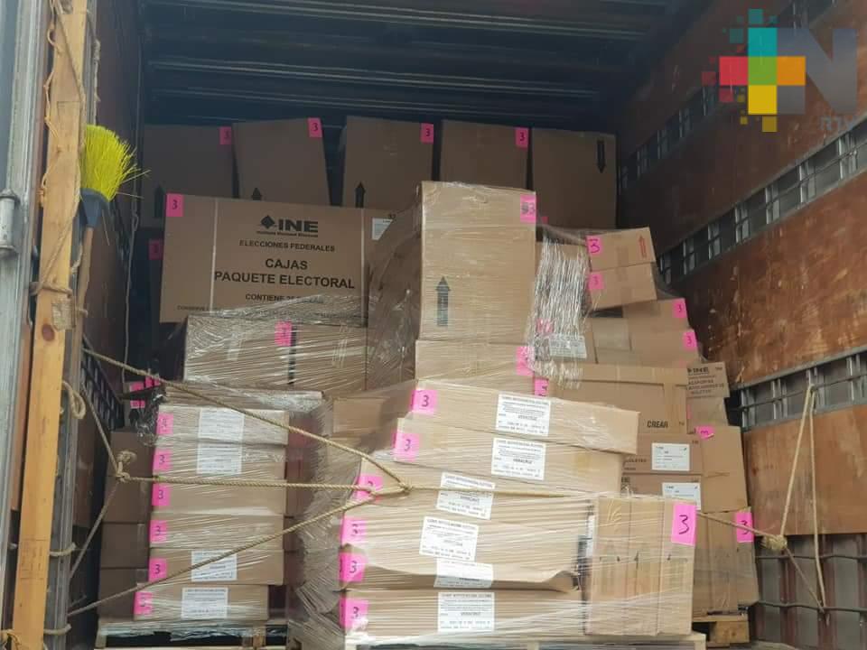 En Cosamalopan reciben material y documentación no custodiado del INE