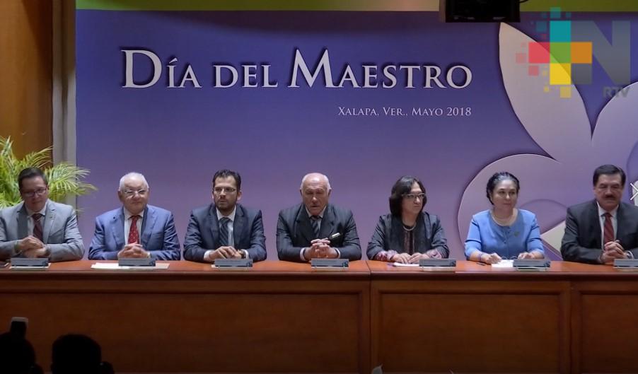 La Universidad Veracruzana celebró a los maestros en su día