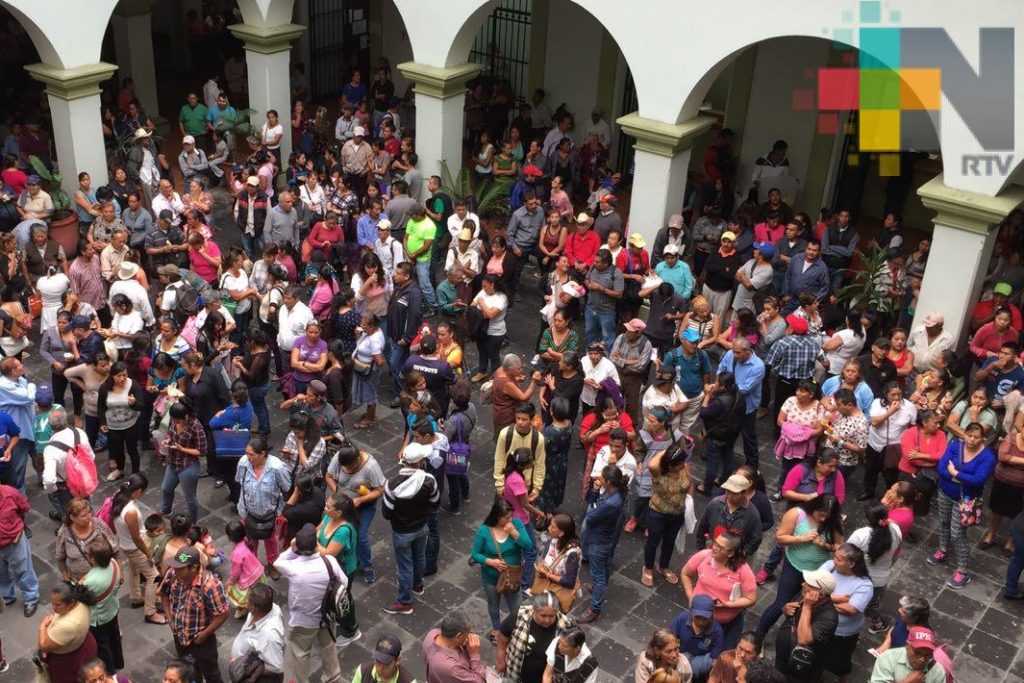 Exigen al alcalde obras de infraestructura en diferentes colonias de Xalapa