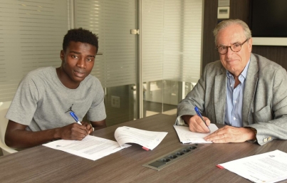 Senegalés Moussa Wagué firma con Barcelona por cinco temporadas