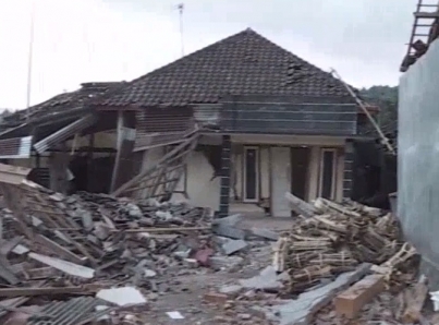 Aumenta a 436 la cifra de muertos por el terremoto en Indonesia