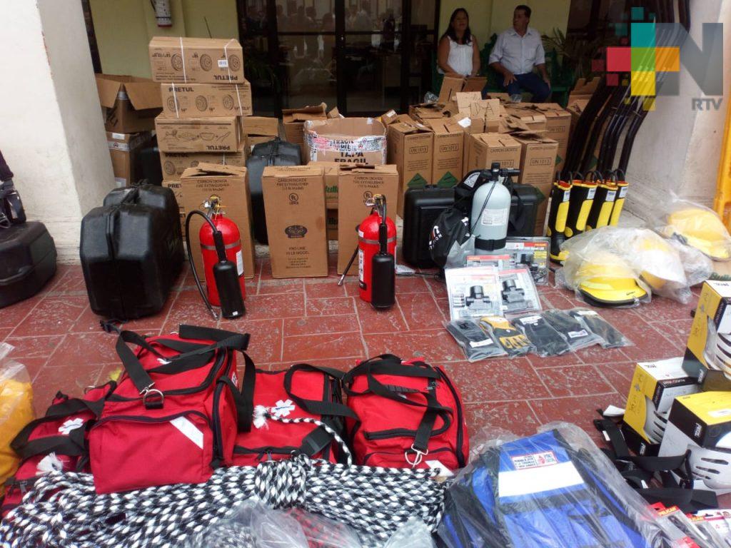 PEMEX y ayuntamiento de Coatzacoalcos entregan equipo a PC y Bomberos