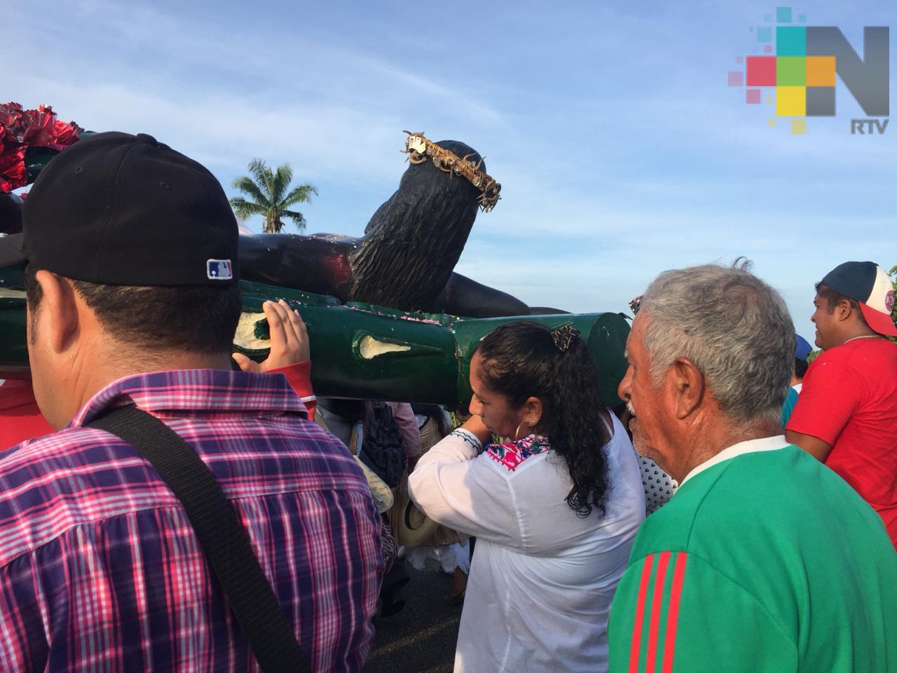 Otatitlán celebra su tradicional recorrido del Cristo Negro