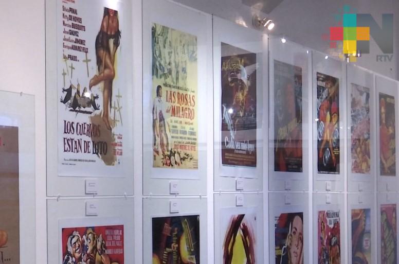 Continúa exposición del cartel “Memoria del cine mexicano” en el Ágora de Xalapa