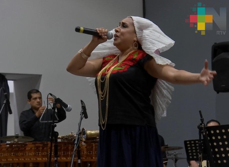 IMAC se vistió de gala con la presentación de la Orquesta Municipal y el grupo Tlen-Huicani de la UV