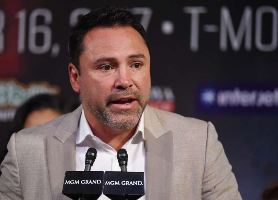 De la Hoya explora buscar la nominación presidencial de EUA