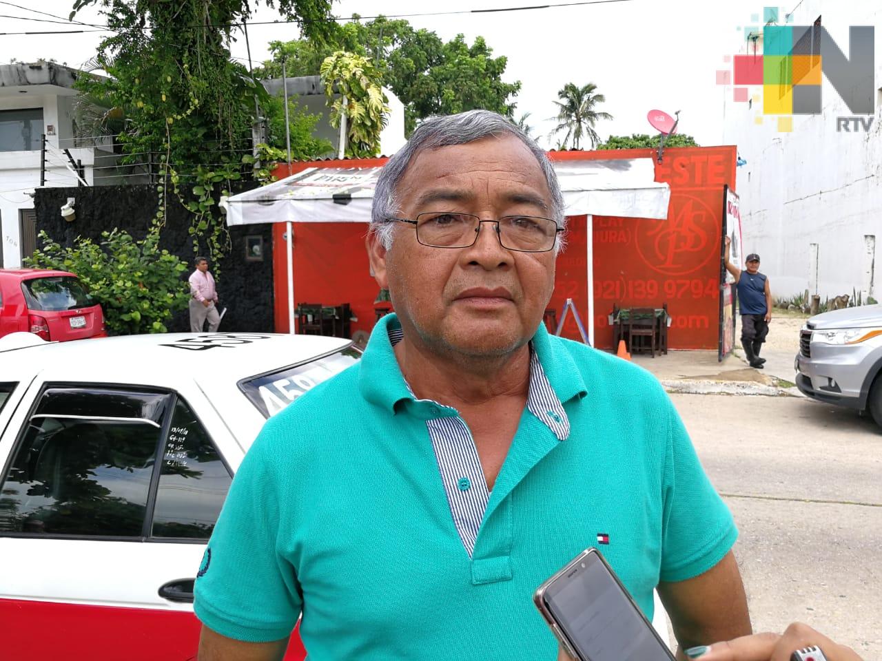 Choferes de autobús provocaron aumento de taxis colectivos, acusa líder de taxistas