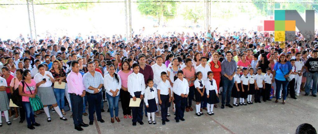 Inicia pago de becas en Papantla