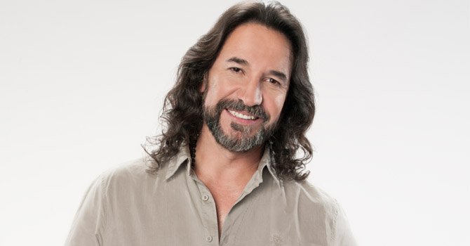 El Buki celebra 42 años de carrera musical con lleno total en California