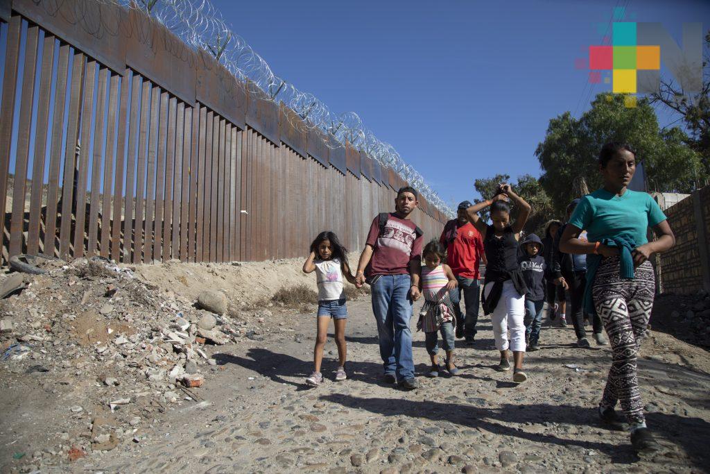 Más de 400 inmigrantes logran cruzar frontera de EUA por Texas