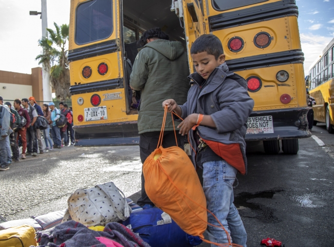 Pequeños migrantes solitarios buscan llegar a destinos seguros: Unicef