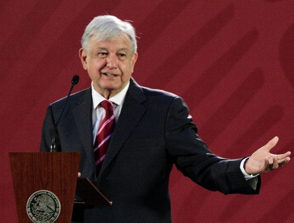 Gobierno alista estrategia contra robo de combustible, afirma López Obrador