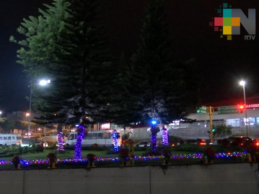 Secretario de Gobierno supervisa colocación de iluminarias donadas por la iniciativa privada