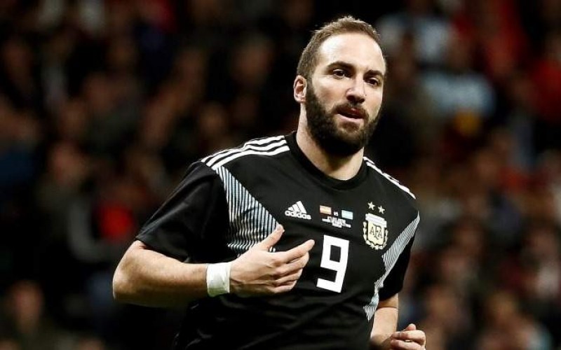 Gonzalo Higuaín llega en calidad de préstamo a Chelsea