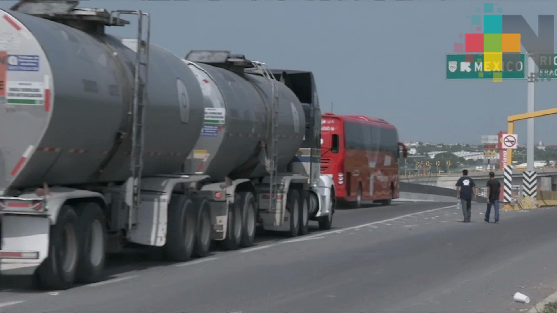 Gobierno federal contratará a dos mil choferes de pipas para distribuir gasolina