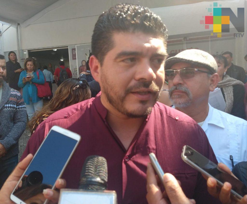 SEV continuará entrega de mobiliario a escuelas