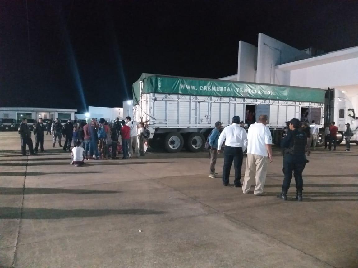 Rescatan fuerzas del orden a 102 migrantes