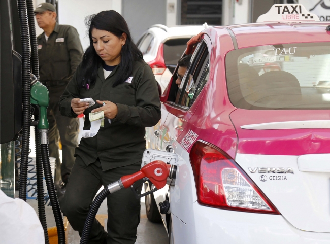 En CDMX plantean calendario de carga de gasolina por terminación de placas