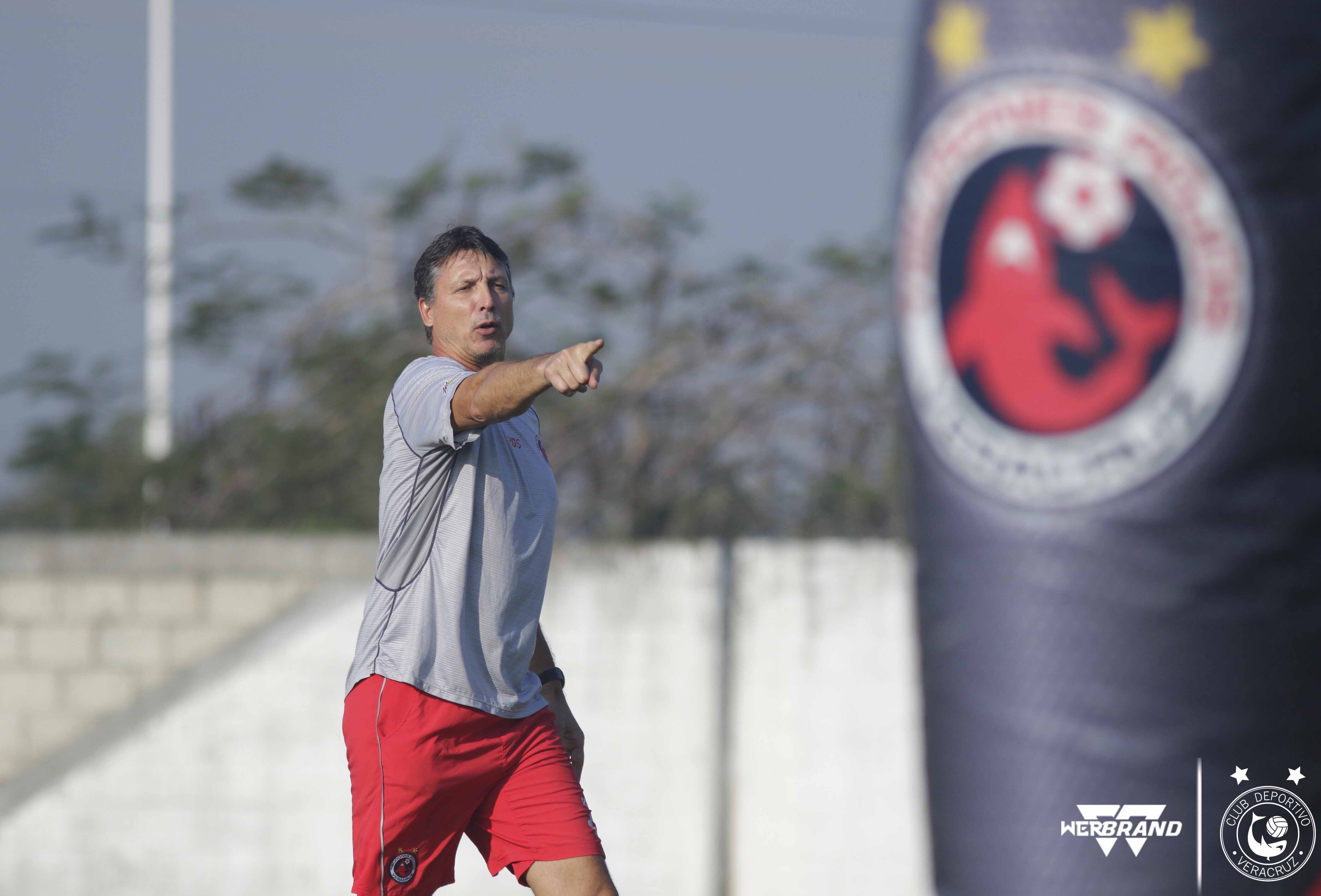 Una vergüenza lo que pasó en Veracruz, considera Robert Dante Siboldi