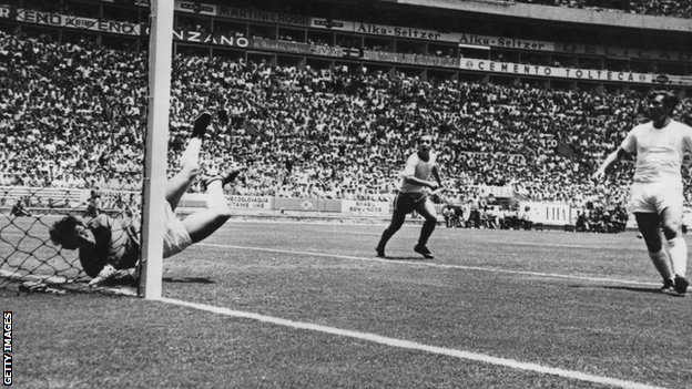 Fallece Gordon Banks, portero de la “atajada del siglo”