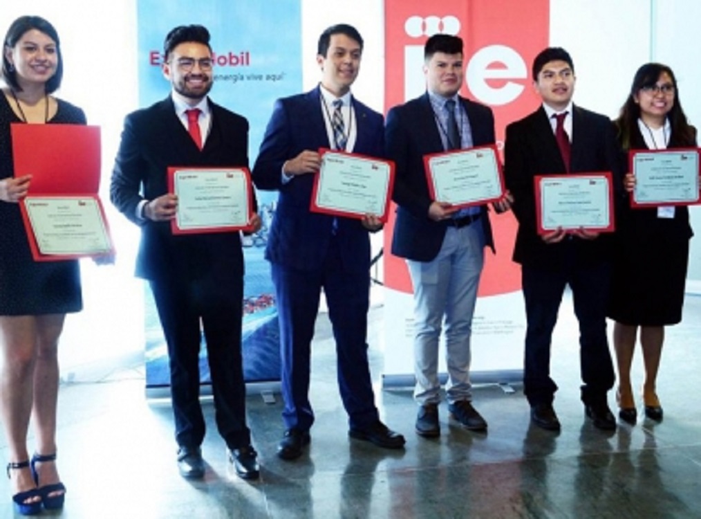 Seis alumnos reciben becas de empresa estadunidense de sector energético