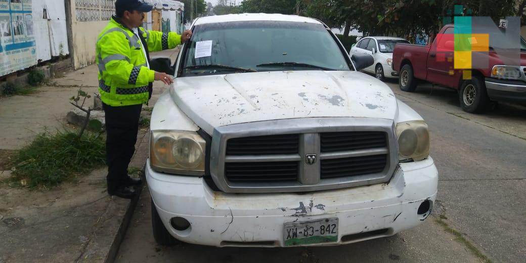 Retiran autos maceta y colocan señalética en calles de Coatzacoalcos