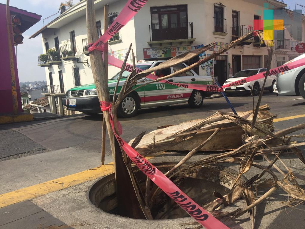 Coladera destapada en Allende esquina con JJ Herrera
