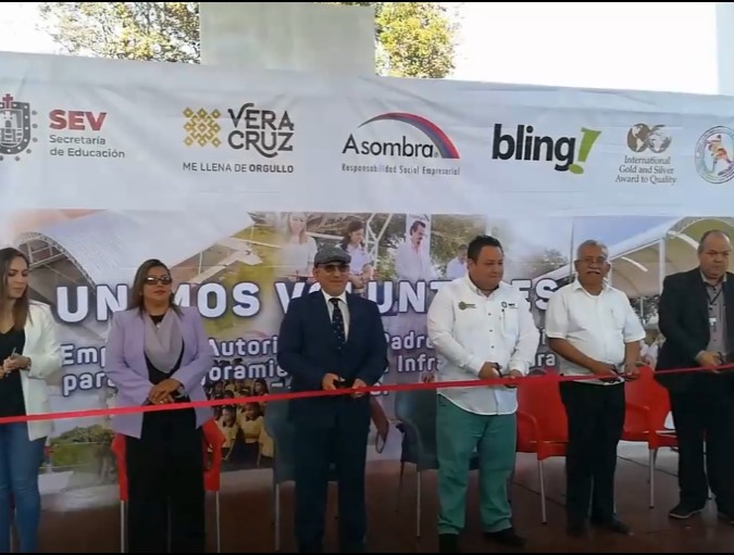 Empresas, autoridades y padres de familia mejoran escuelas en la entidad veracruzana