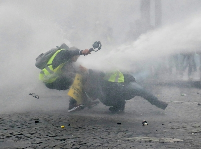 Manifestante perdió una mano por estallido de granada