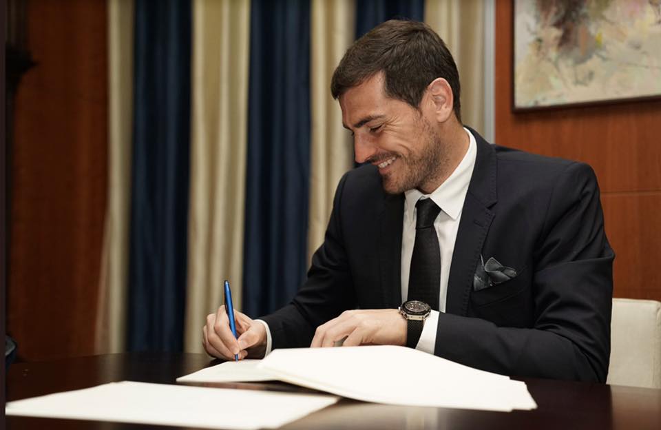 Iker Casillas renueva contrato con Porto