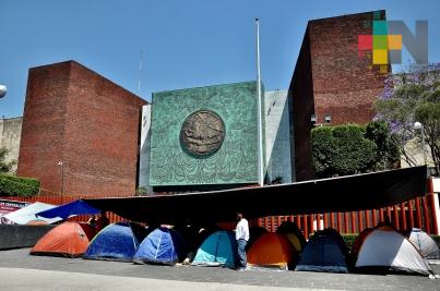 Integrantes de la CNTE bloquean accesos al Senado de la República
