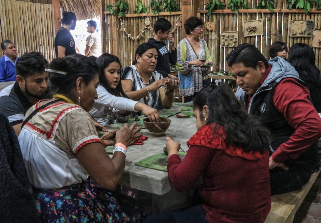 Enseñan alfarería tradicional totonaca en Cumbre Tajín