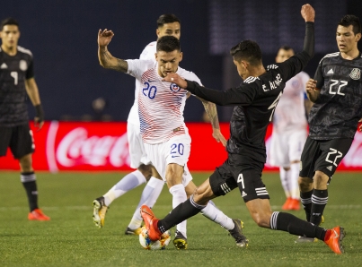 “Tata” Martino debuta al frente de México con triunfo sobre Chile