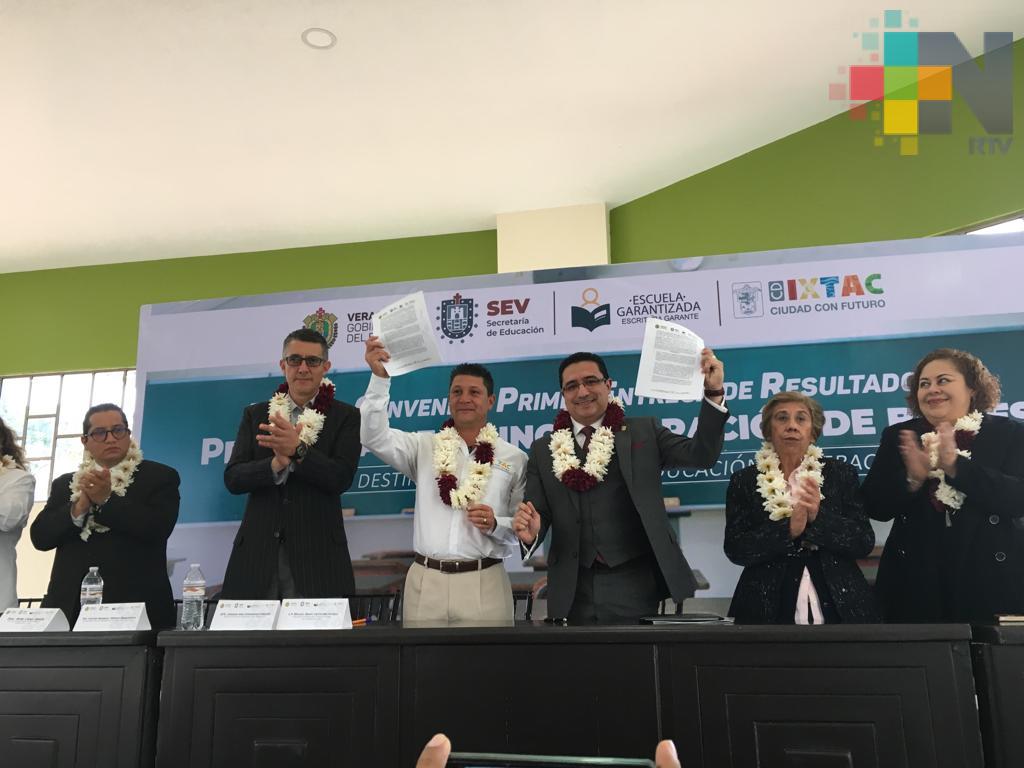 Entrega SEV 35 escrituras a planteles educativos, en Ixtaczoquitlán