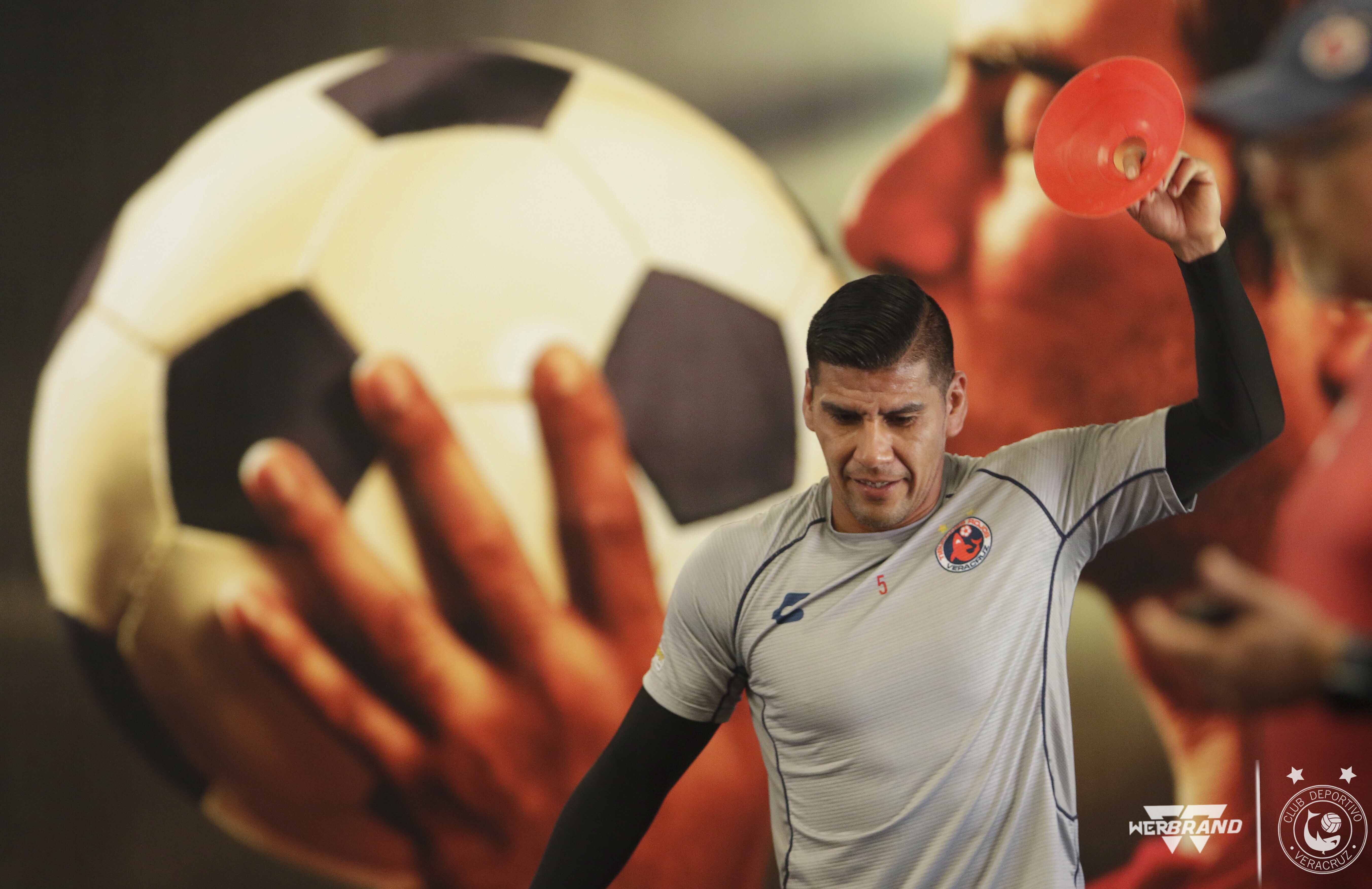 Tiburones Rojos prepara juego ante Necaxa