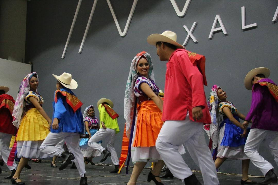 Triunfa Bachilleres “Artículo Tercero Constitucional” en el Certamen de Danza Folclórica de DGB