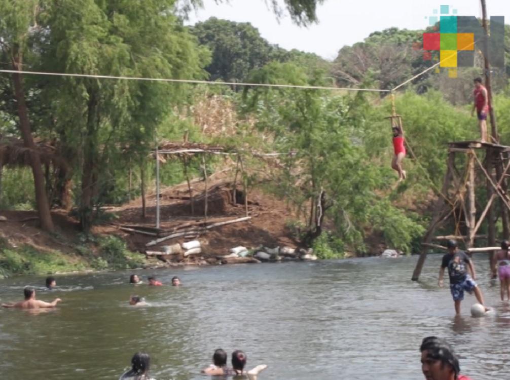 En Mecayapan desarrollan balenario natural con “parque acuático” rústico